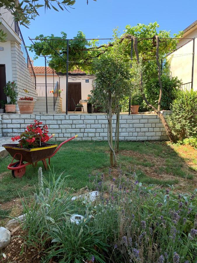 Holiday Home Dorina Пула Екстер'єр фото